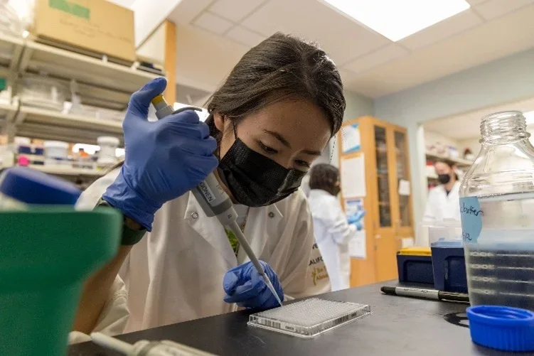 Ampon Saeher in the Gonen laboratory